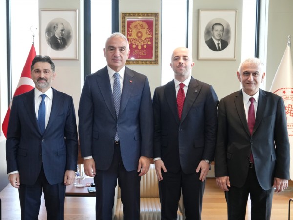 TÜRKİYE’NİN KÜRESEL ERİŞİMİ İÇİN KRİTİK ZİRVE: BAKANLIK VE THY YENİ DÖNEMİ BAŞLATIYOR